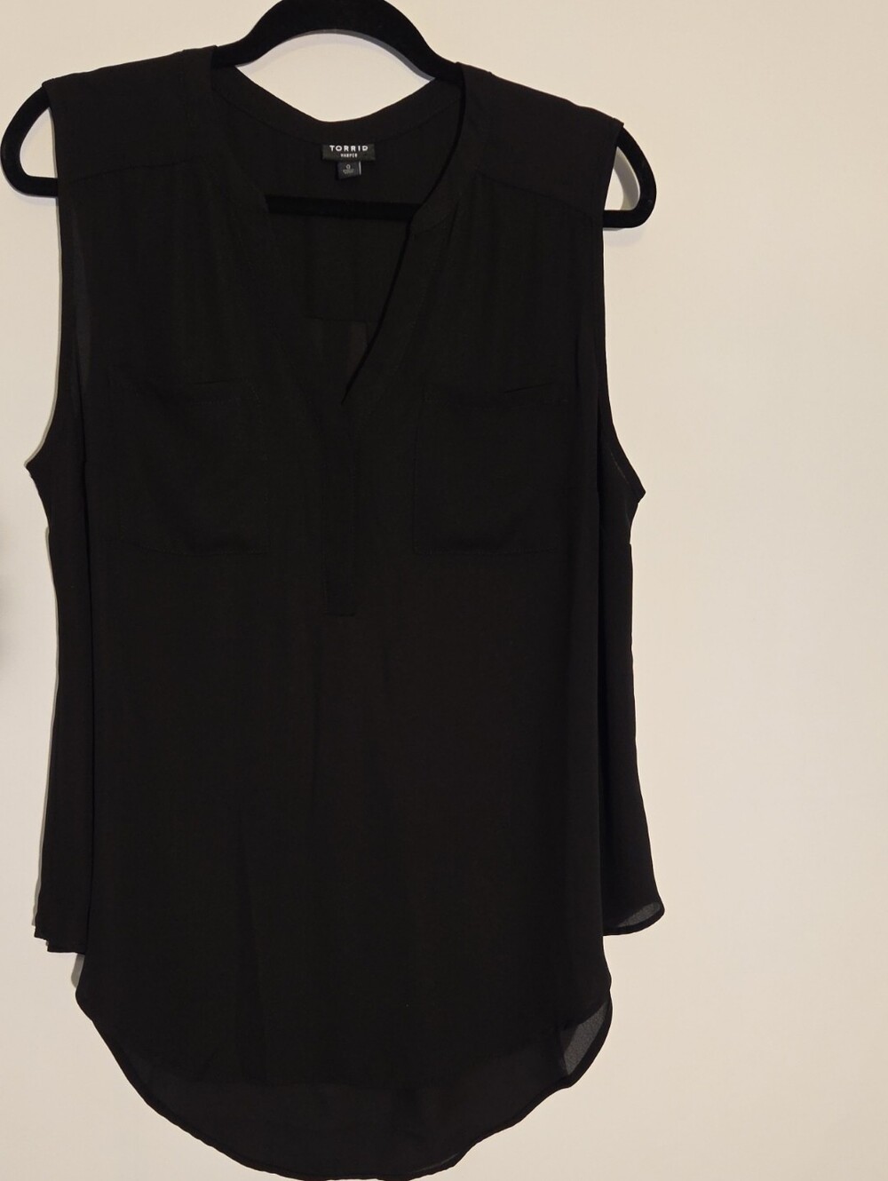 Torrid Black Sleeveless V-Neck Hi-Low Blouse Size 0
